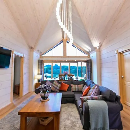 Cuddfan Lodge On A Gorgeous Private Lake Newport  Esterno foto