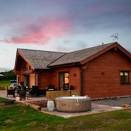 Cuddfan Lodge On A Gorgeous Private Lake Newport  Esterno foto