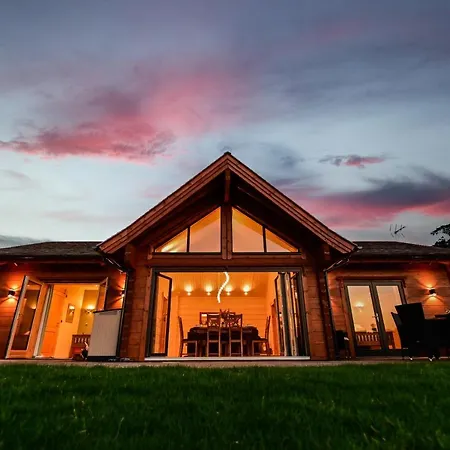 Cuddfan Lodge On A Gorgeous Private Lake Newport  Esterno foto