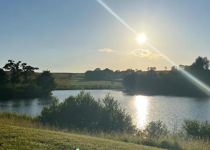 Cuddfan Lodge On A Gorgeous Private Lake